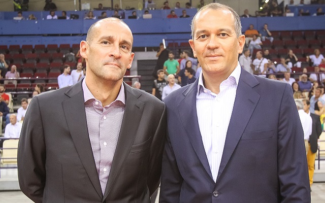 &Kappa;&omicron;&rho;&omicron;&nu;&omicron;ϊό&sigmaf;: &Omicron;&iota; &Alpha;&gamma;&gamma;&epsilon;&lambda;ό&pi;&omicron;&upsilon;&lambda;&omicron;&iota; &delta;&omega;&rho;ί&zeta;&omicron;&upsilon;&nu; 1.000.000 &epsilon;&upsilon;&rho;ώ &gamma;&iota;&alpha; &tau;&eta;&nu; &epsilon;&nu;ί&sigma;&chi;&upsilon;&sigma;&eta; &tau;&omega;&nu; &Mu;.&Epsilon;.&Theta;