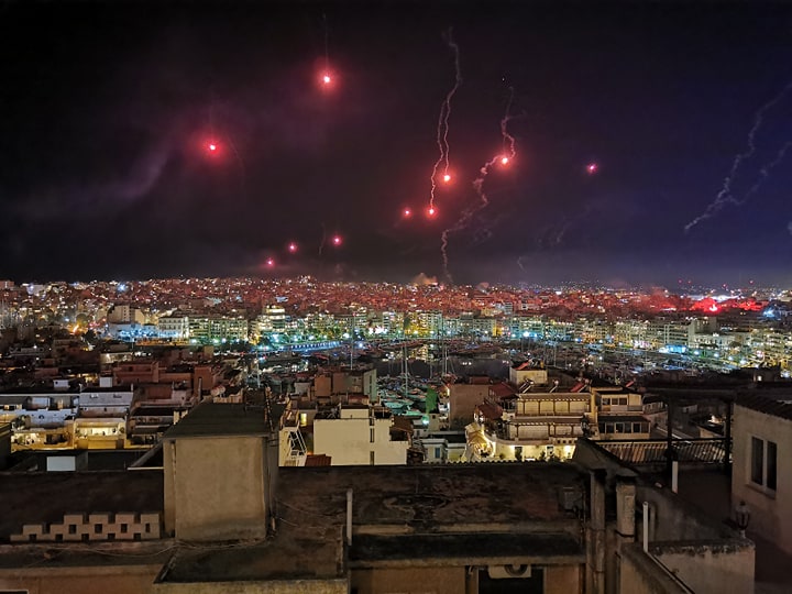 &Alpha;&Nu;&Alpha;&Sigma;&Tau;&Alpha;&Sigma;&Eta; : &Kappa;&omicron;&kappa;&kappa;ί&nu;&eta;&sigma;&epsilon; &omicron; &Pi;&epsilon;&iota;&rho;&alpha;&iota;ά&sigmaf; &alpha;&pi;&omicron; &tau;&alpha; &beta;&epsilon;&gamma;&gamma;&alpha;&lambda;&iota;&kappa;ά