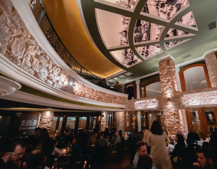 &Nu;ό&tau;&omicron;&upsilon; Έ&pi;&alpha;&upsilon;&lambda;&iota;&sigmaf;: &Eta; &nu;έ&alpha; ά&phi;&iota;&xi;&eta; &sigma;&tau;&eta;&nu; &Pi;&alpha;&rho;&alpha;&lambda;&iota;&alpha;&kappa;ή &gamma;&iota;&alpha; &laquo;&tau;&sigma;ί&pi;&omicron;&upsilon;&rho;&omicron; &kappa;&alpha;&iota; &iota;&sigma;&tau;&omicron;&rho;ί&epsilon;&sigmaf;&raquo;