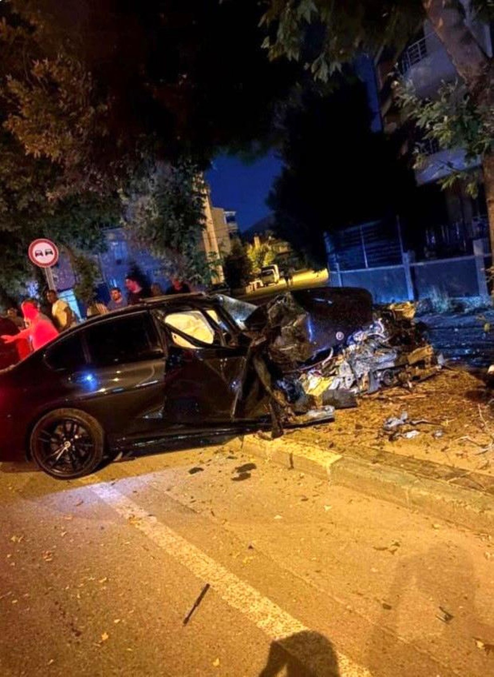 Απίστευτο τροχαίο στη Γλυφάδα -Ηλικιωμένος έχασε τον έλεγχο και «μπούκαρε» με το αυτοκίνητο σε εκκλησία
