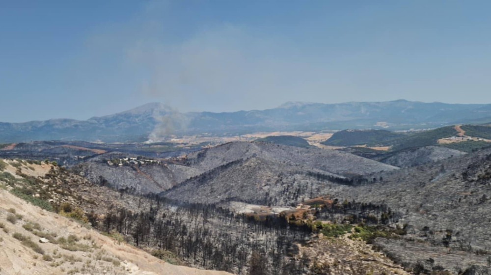 Φωτιά στο Κορωπί: Πύρινο μέτωπο απειλεί τον Υμηττό – Ήχησε το 112