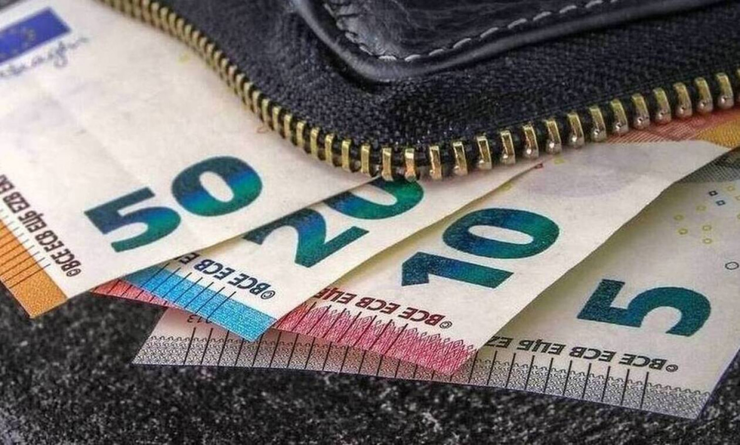 Ποιοι κερδίζουν από την αύξηση του κατώτατου μισθού; 