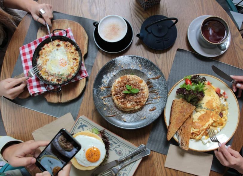 &Tau;&omicron; Taf Kappa &epsilon;ί&nu;&alpha;&iota; &eta; ό&alpha;&sigma;&eta; &pi;&omicron;&upsilon; &alpha;&nu;&alpha;&zeta;&eta;&tau;&omicron;ύ&sigma;&epsilon;&sigmaf; &sigma;&tau;&omicron; &kappa;έ&nu;&tau;&rho;&omicron; &tau;&eta;&sigmaf; &pi;ό&lambda;&eta;&sigmaf;