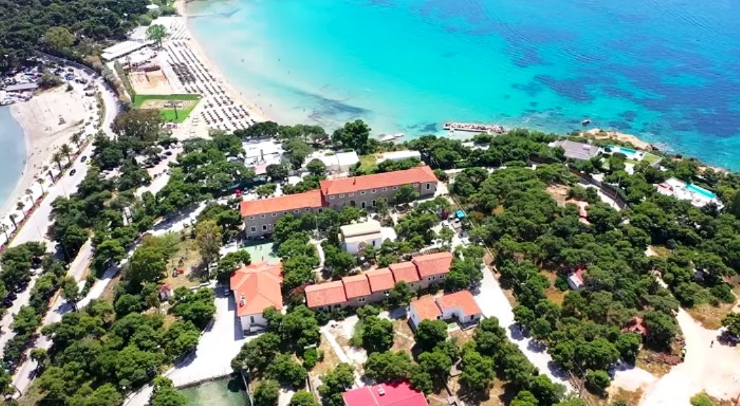«Στα βράχια» οδηγείται ο διαγωνισμός για το Ορφανοτροφείο Βουλιαγμένης