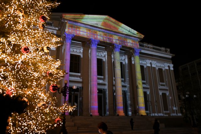 &Chi;&Rho;&Iota;&Sigma;&Tau;&Omicron;&Upsilon;&Gamma;&Epsilon;&Nu;&Nu;&Alpha; &ndash; &Pi;&Epsilon;&Iota;&Rho;&Alpha;&Iota;&Alpha;&Sigma;: &laquo;&Pi;&lambda;&eta;&mu;&mu;ύ&rho;&iota;&sigma;&epsilon;&raquo; &tau;&omicron; &Delta;&eta;&mu;&omicron;&tau;&iota;&kappa;ό &Theta;έ&alpha;&tau;&rho;&omicron; &mu;&epsilon; &gamma;&iota;&omicron;&rho;&tau;&iota;&nu;έ&sigmaf; &epsilon;&iota;&kappa;ό&nu;&epsilon;&sigmaf; & &chi;&rho;ώ&mu;&alpha;&tau;&alpha;