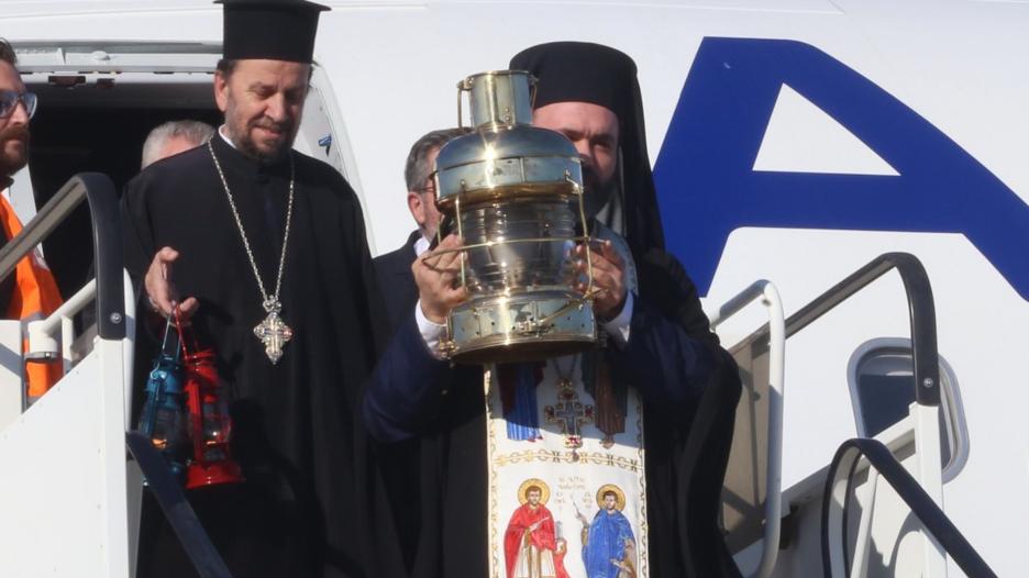 &Pi;ά&sigma;&chi;&alpha; 2022: &Pi;ό&tau;&epsilon; &theta;&alpha; &phi;&tau;ά&sigma;&epsilon;&iota; &sigma;ή&mu;&epsilon;&rho;&alpha; &sigma;&tau;&eta;&nu; &Epsilon;&lambda;&lambda;ά&delta;&alpha; &tau;&omicron; Ά&gamma;&iota;&omicron; &Phi;&omega;&sigmaf;;