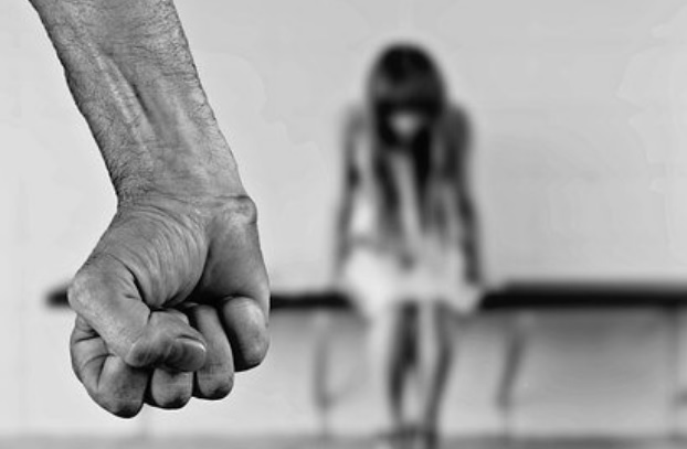 Κολωνός: Σοκάρουν οι λεπτομέρειες για το 53χρονο που εξέδιδε 12χρονη