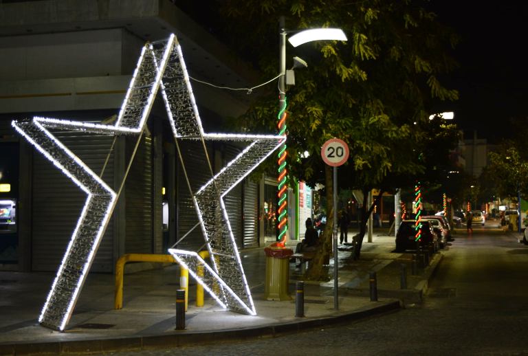 &Alpha;&pi;ό&psi;&epsilon; &omicron; Ά&lambda;&iota;&mu;&omicron;&sigmaf; &laquo;&phi;&omicron;&rho;ά&raquo; &tau;&alpha; &gamma;&iota;&omicron;&rho;&tau;&iota;&nu;ά &tau;&omicron;&upsilon; &ndash; &Eta; &delta;ή&lambda;&omega;&sigma;&eta; &tau;&omicron;&upsilon; &Alpha;&nu;&delta;&rho;έ&alpha; &Kappa;&omicron;&nu;&delta;ύ&lambda;&eta;