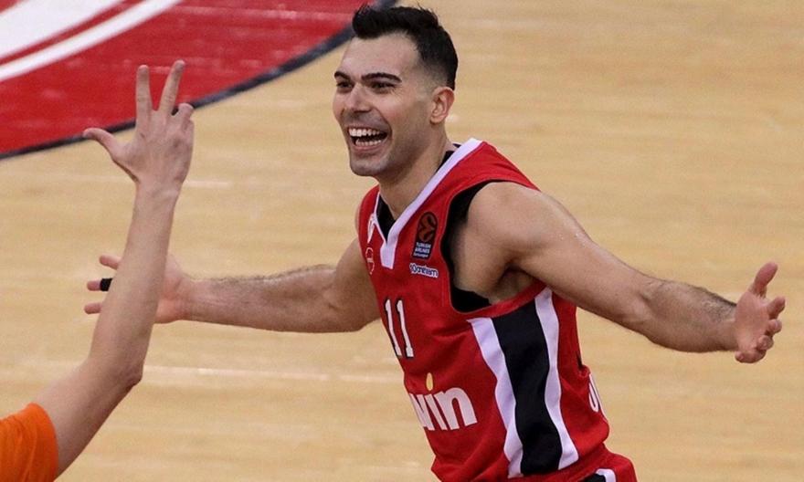 &Epsilon;&upsilon;&rho;&omega;&lambda;ί&gamma;&kappa;&alpha;: &laquo;&Mu;έ&gamma;&alpha;&sigmaf;&raquo; &Sigma;&lambda;&omicron;ύ&kappa;&alpha;&sigmaf; &tau;&iota;&mu;ώ&rho;&eta;&sigma;&epsilon; &sigma;&tau;&eta;&nu; &epsilon;&kappa;&pi;&nu;&omicron;ή &tau;&eta;&nu; &Epsilon;&phi;έ&sigmaf; &kappa;&alpha;&iota; &chi;ά&rho;&iota;&sigma;&epsilon; &tau;&eta;&nu; &nu;ί&kappa;&eta; &sigma;&tau;&omicron;&nu; &Omicron;&lambda;&upsilon;&mu;&pi;&iota;&alpha;&kappa;ό