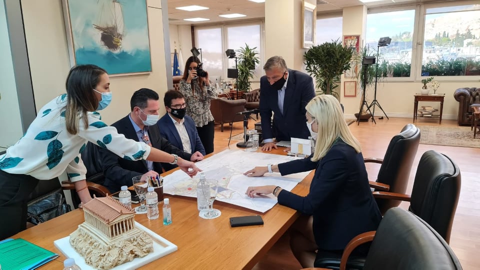 &Chi;&rho;&iota;&sigma;&tau;ί&nu;&alpha; &Tau;&sigma;&iota;&lambda;&iota;&gamma;&kappa;ί&rho;&eta;: &laquo;&Omicron;&rho;&alpha;&mu;&alpha;&tau;&iota;&zeta;ό&mu;&alpha;&sigma;&tau;&epsilon; έ&nu;&alpha; &Sigma;&Epsilon;&Phi; &alpha;&sigma;&phi;&alpha;&lambda;έ&sigmaf;, &epsilon;&lambda;&kappa;&upsilon;&sigma;&tau;&iota;&kappa;ό &kappa;&alpha;&iota; &kappa;&alpha;&lambda;&alpha;ί&sigma;&theta;&eta;&tau;&omicron;&raquo;