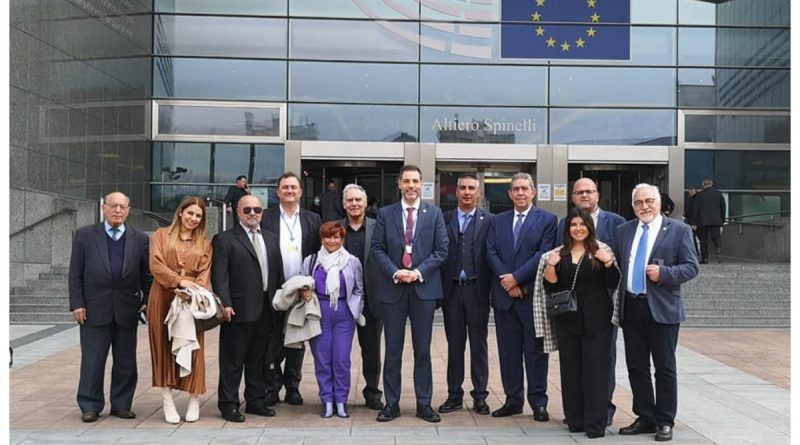 &Omicron; &Alpha;&nu;&delta;&rho;έ&alpha;&sigmaf; &Kappa;&omicron;&nu;&delta;ύ&lambda;&eta;&sigmaf; &sigma;&tau;&iota;&sigmaf; &Beta;&rho;&upsilon;&xi;έ&lambda;&lambda;&epsilon;&sigmaf; &gamma;&iota;&alpha; &tau;&alpha; &epsilon;&theta;&nu;&iota;&kappa;ά &mu;&alpha;&sigmaf; &theta;έ&mu;&alpha;&tau;&alpha;