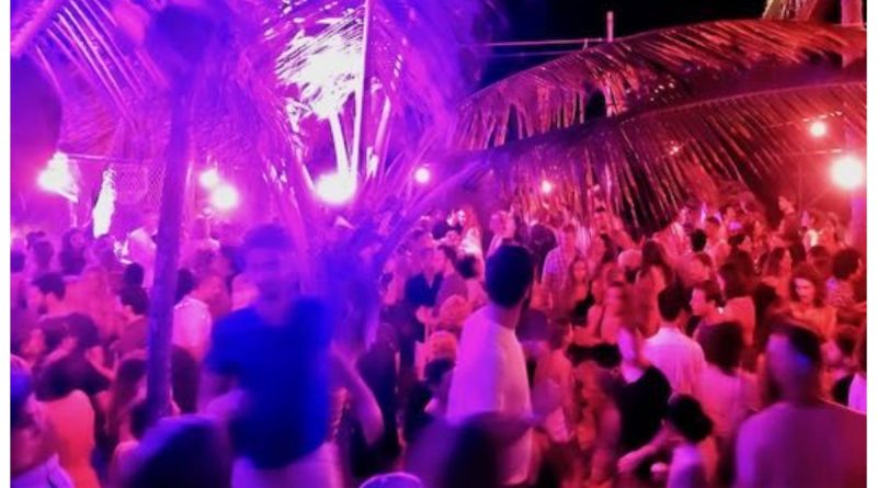 &Tau;&omicron;&upsilon;&lambda;ά&chi;&iota;&sigma;&tau;&omicron;&nu; 15 &kappa;&rho;&omicron;ύ&sigma;&mu;&alpha;&tau;&alpha; &sigma;&epsilon; &pi;ά&rho;&tau;&iota; beach bar &tau;&eta;&sigmaf; &pi;&alpha;&rho;&alpha;&lambda;&iota;&alpha;&kappa;ή&sigmaf;
