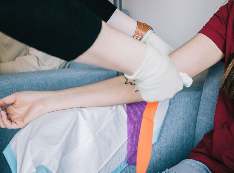 &Epsilon;&theta;&epsilon;&lambda;&omicron;&nu;&tau;&iota;&kappa;ή &alpha;&iota;&mu;&omicron;&delta;&omicron;&sigma;ί&alpha; &alpha;&pi;ό &tau;&omicron; &Delta;ή&mu;&omicron; &Gamma;&lambda;&upsilon;&phi;ά&delta;&alpha;&sigmaf;