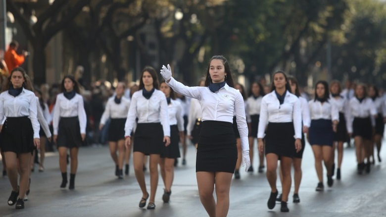 &laquo;&Mu;&pi;&lambda;ό&kappa;&omicron;&raquo; &sigma;&tau;&iota;&sigmaf; &pi;&alpha;&rho;&epsilon;&lambda;ά&sigma;&epsilon;&iota;&sigmaf; &beta;ά&zeta;&epsilon;&iota; &omicron; &kappa;&omicron;&rho;&omega;&nu;&omicron;ϊό&sigmaf; - &Sigma;&epsilon; &pi;&omicron;&iota;&epsilon;&sigmaf; &pi;&epsilon;&rho;&iota;&omicron;&chi;έ&sigmaf; &alpha;&nu;&alpha;&beta;ά&lambda;&lambda;&omicron;&nu;&tau;&alpha;&iota;;