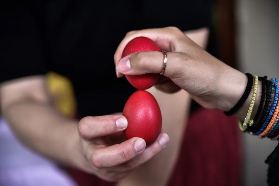 &Epsilon;&Omicron;&Delta;&Upsilon;: &Tau;&iota; &pi;&rho;έ&pi;&epsilon;&iota; &nu;&alpha; &pi;&rho;&omicron;&sigma;έ&xi;&epsilon;&tau;&epsilon; &sigma;&tau;&omicron; &pi;&alpha;&sigma;&chi;&alpha;&lambda;&iota;&nu;ό &tau;&rho;&alpha;&pi;έ&zeta;&iota;