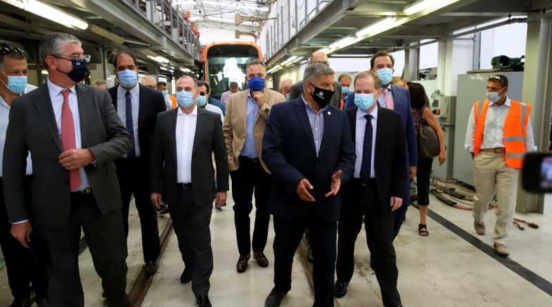 &Sigma;&tau;&omicron; &alpha;&mu;&alpha;&xi;&omicron;&sigma;&tau;ά&sigma;&iota;&omicron; &Epsilon;&lambda;&lambda;&eta;&nu;&iota;&kappa;&omicron;ύ &omicron; &Pi;&alpha;&tau;&omicron;ύ&lambda;&eta;&sigmaf; &ndash; &Pi;&alpha;&rho;&alpha;&lambda;&alpha;&beta;ή &tau;&omega;&nu; &nu;έ&omega;&nu; &sigma;ύ&gamma;&chi;&rho;&omicron;&nu;&omega;&nu; &sigma;&upsilon;&rho;&mu;ώ&nu;