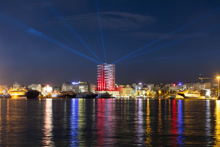 &Chi;&Rho;&Iota;&Sigma;&Tau;&Omicron;&Upsilon;&Gamma;&Epsilon;&Nu;&Nu;&Alpha;: &Phi;&omega;&tau;&alpha;&gamma;&omega;&gamma;&epsilon;ί&tau;&alpha;&iota; &sigma;ή&mu;&epsilon;&rho;&alpha; &omicron; &Pi;ύ&rho;&gamma;&omicron;&sigmaf; &tau;&omicron;&upsilon; &Pi;&epsilon;&iota;&rho;&alpha;&iota;ά