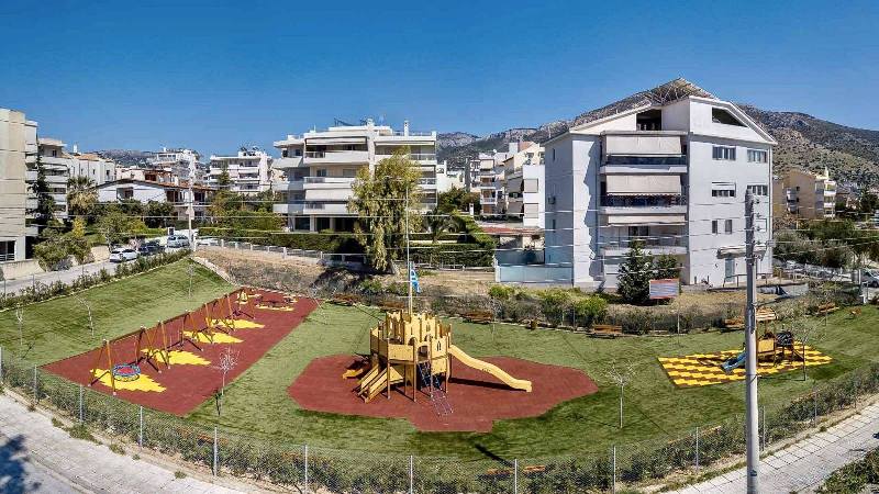 &Alpha;&kappa;ό&mu;&eta; &mu;ί&alpha; &iota;&delta;&iota;&alpha;ί&tau;&epsilon;&rho;&eta; &pi;&alpha;&iota;&delta;&iota;&kappa;ή &chi;&alpha;&rho;ά &sigma;&tau;&eta; &Gamma;&lambda;&upsilon;&phi;ά&delta;&alpha;